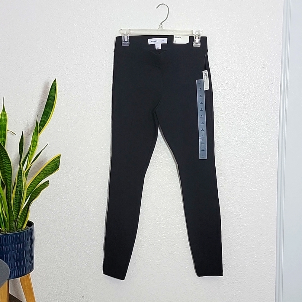 OLD NAVY - NWT SIZE SMALL - Black Stevie Skinny Stretchy Leggings